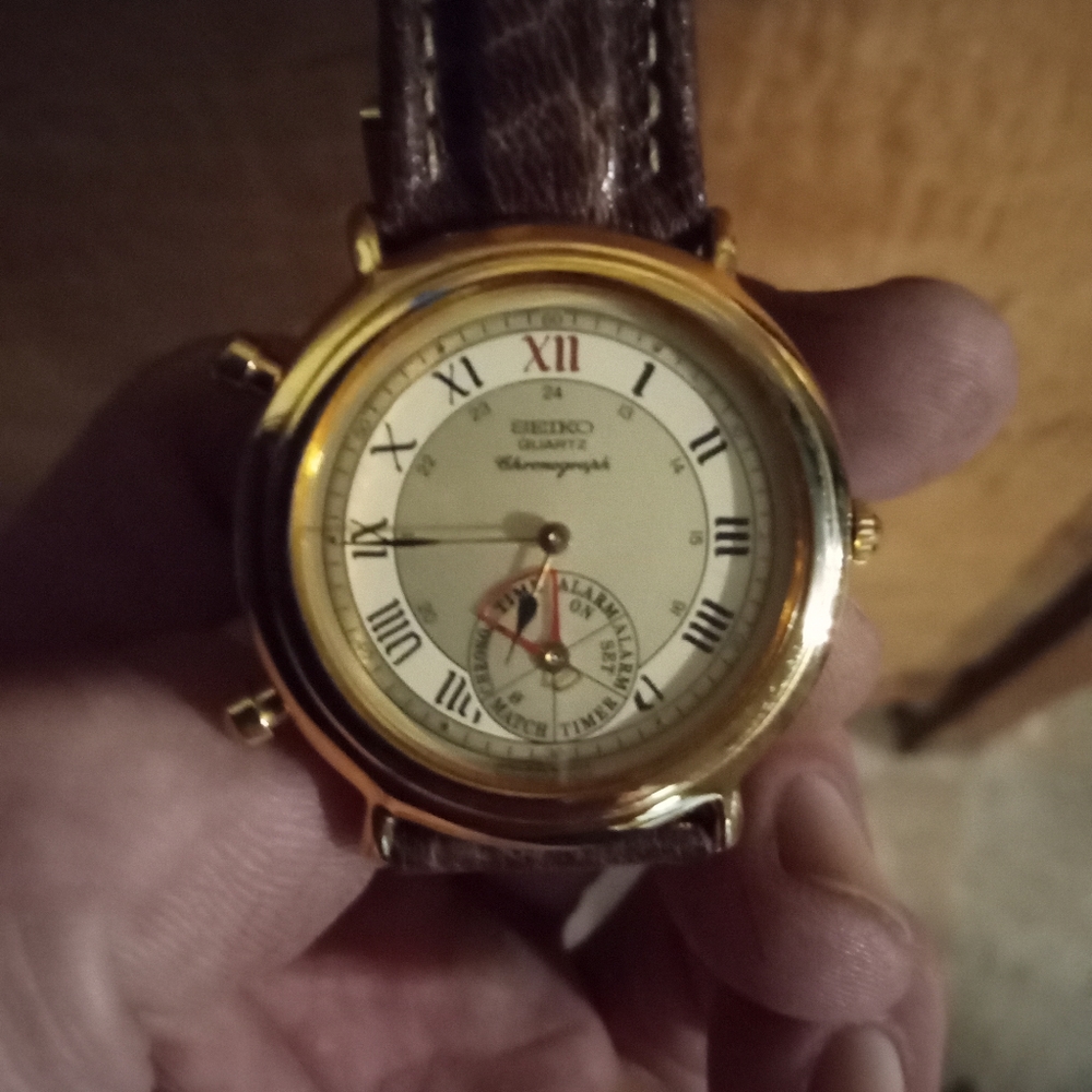 Men's Seiko watch never worn without box and papers.